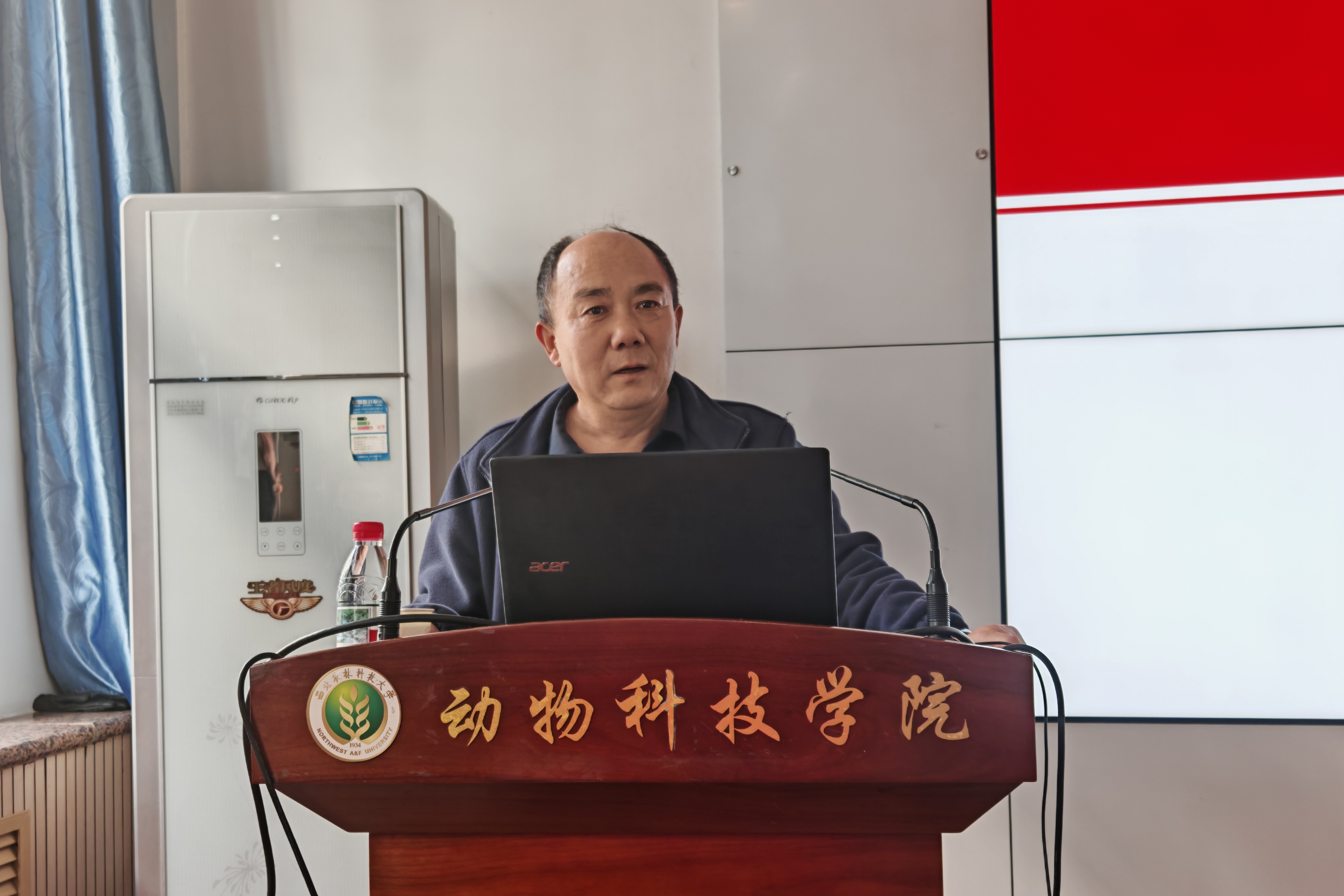 张波老师主讲.jpg
