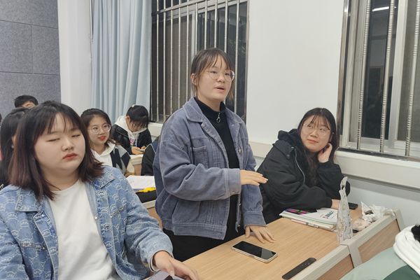 c80301eef1a04deab26e9853255af43a.jpg 同学们提出工作中所遇到的问题.jpg