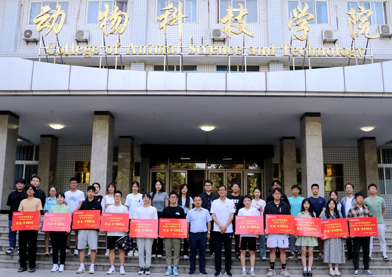 0b1807d426174bdaa46b0c3b3bd93cb6.jpg 合影留念.JPG